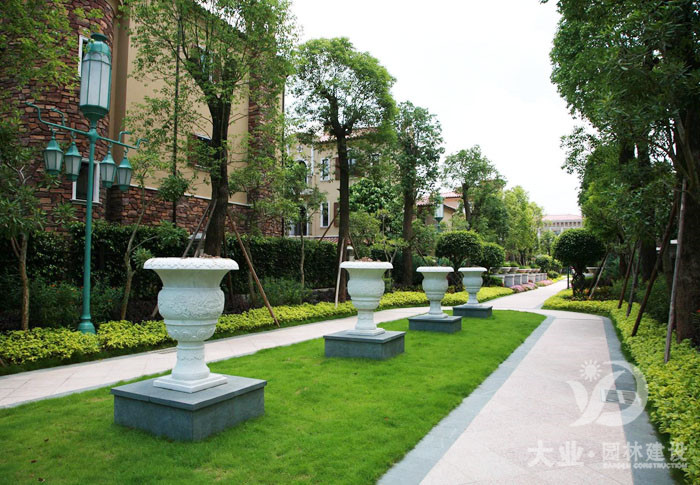 夏季園林綠化養(yǎng)護(hù)如何做?大業(yè)園林來(lái)支招